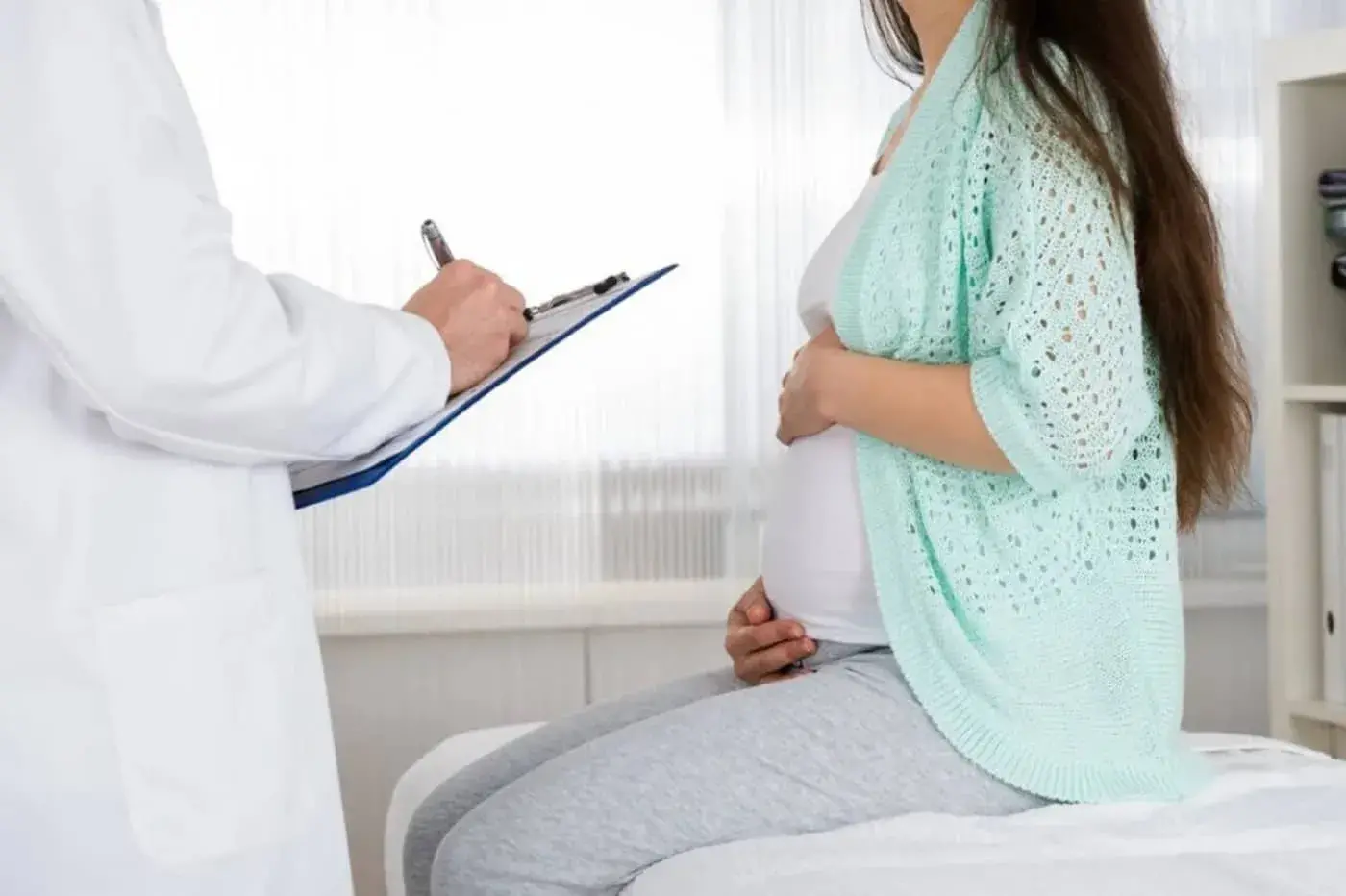 علت خونریزی واژن در بارداری چگونه تشخیص داده می‌شود؟